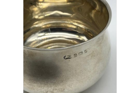 A Birmingham silver sugar bowl. Engraved to the front with initials M.M.J.H. Maker William - Image 2 of 2