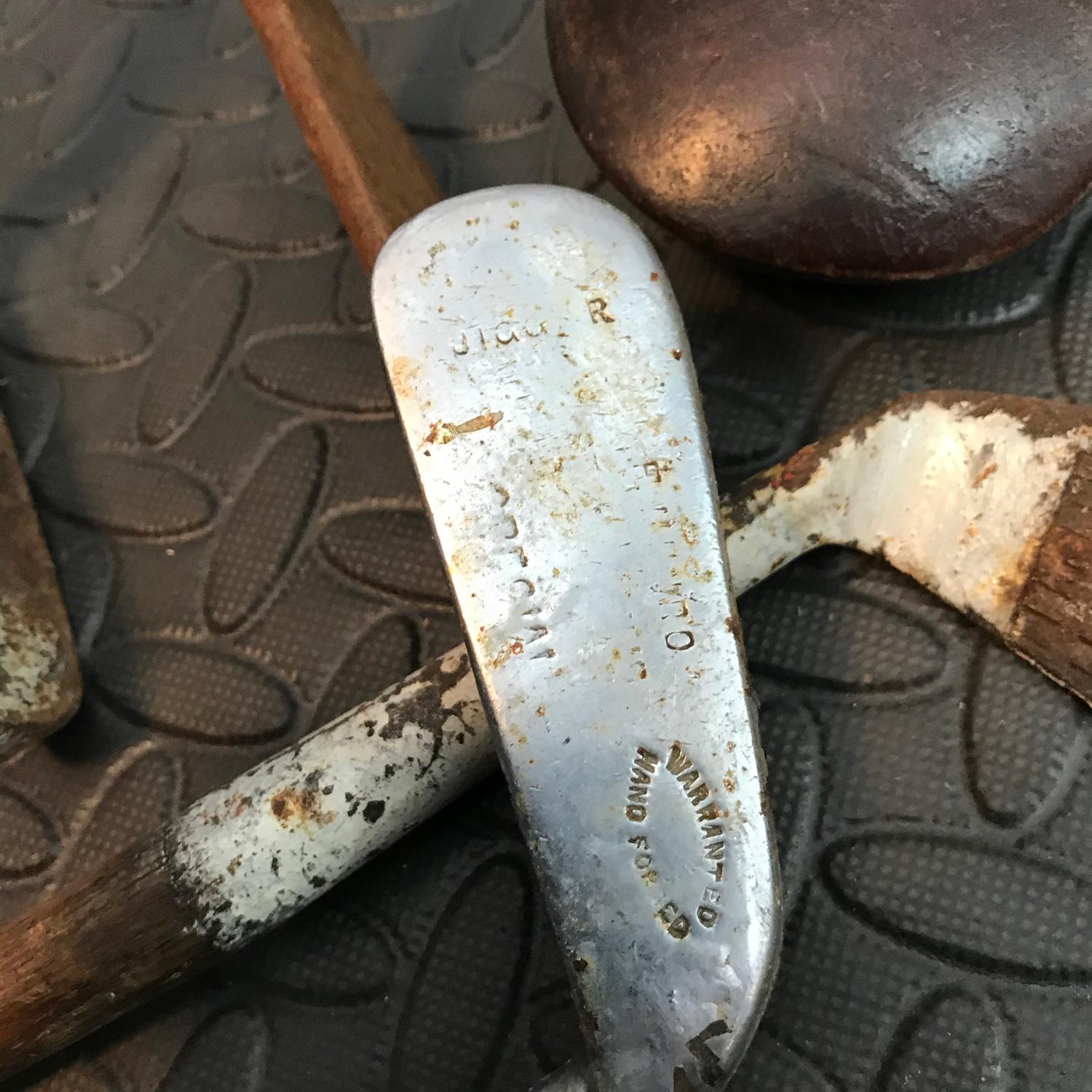 A Large collection of vintage Hickory Shaft golf clubs. Includes makes such as J.G.SMITH, Cann & - Image 3 of 18