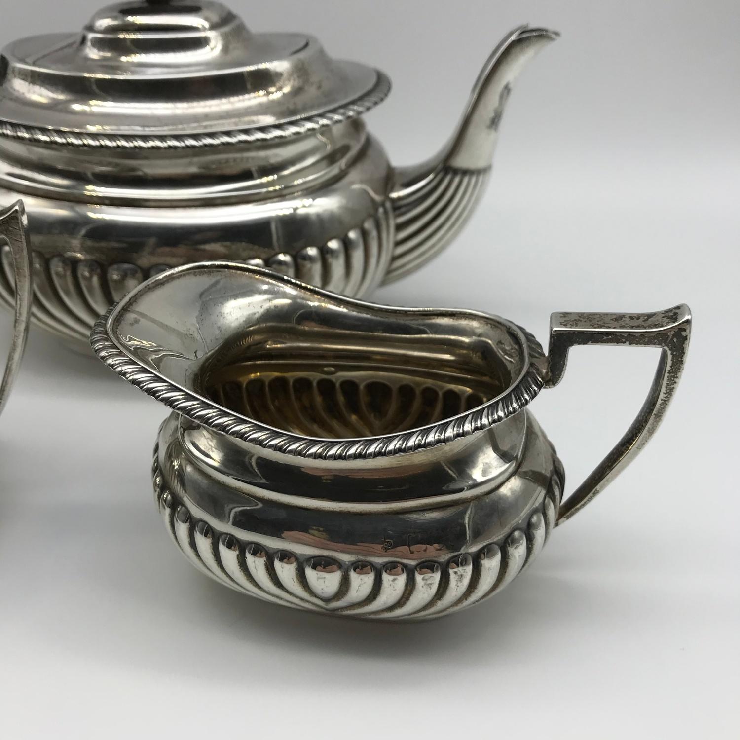 A London silver three piece tea set made by Horace Woodward & Co Ltd, dated 1906. [weighs 683grams] - Image 4 of 8