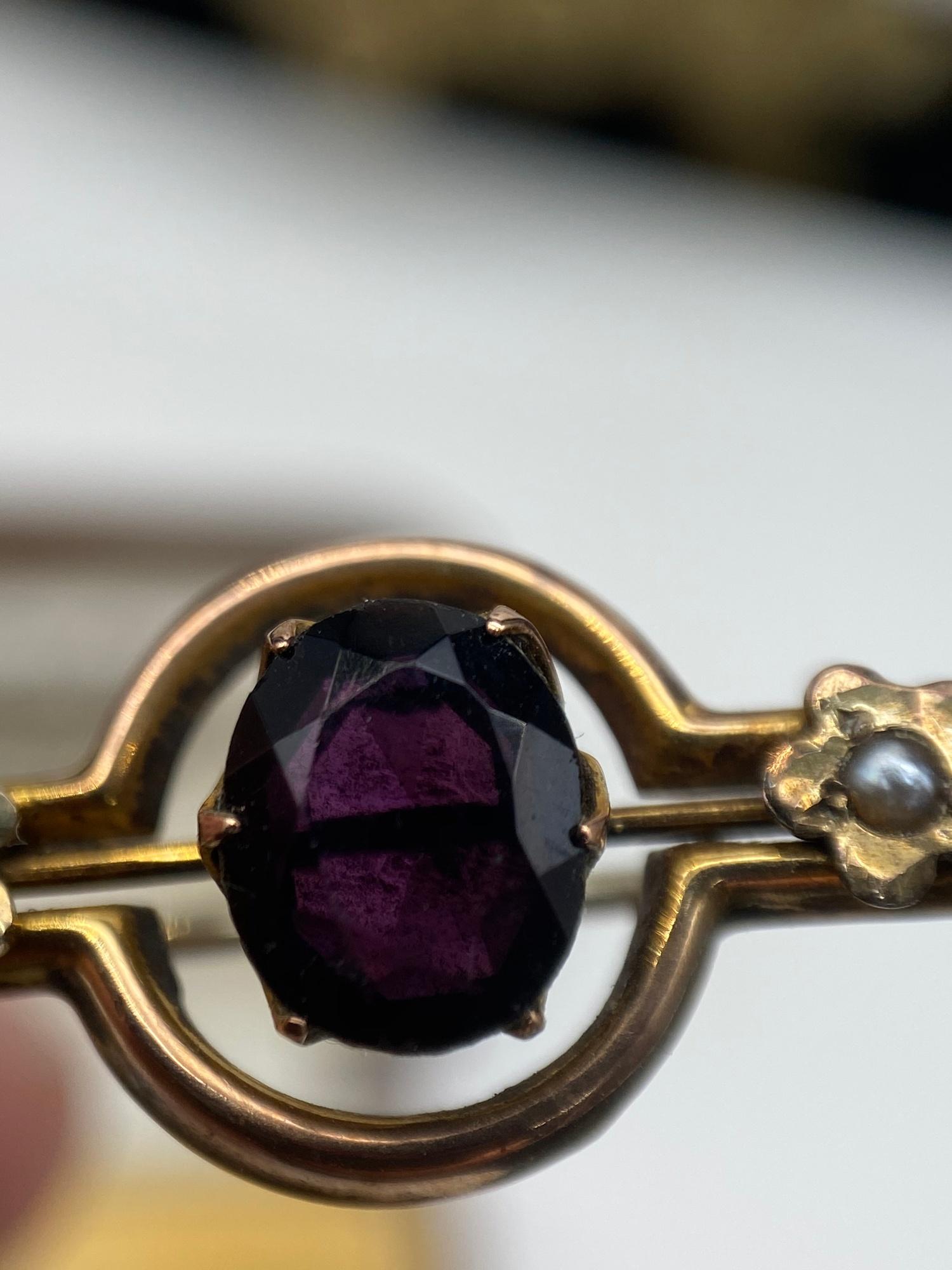 A Ladies antique 9ct gold bar brooch set with three seed pearls [one missing] and a large Amethyst - Image 5 of 5
