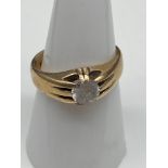 A Gents London 9ct gold ring set with a single quartz clear stone, [Weighs 5.34 grams] [ Ring size