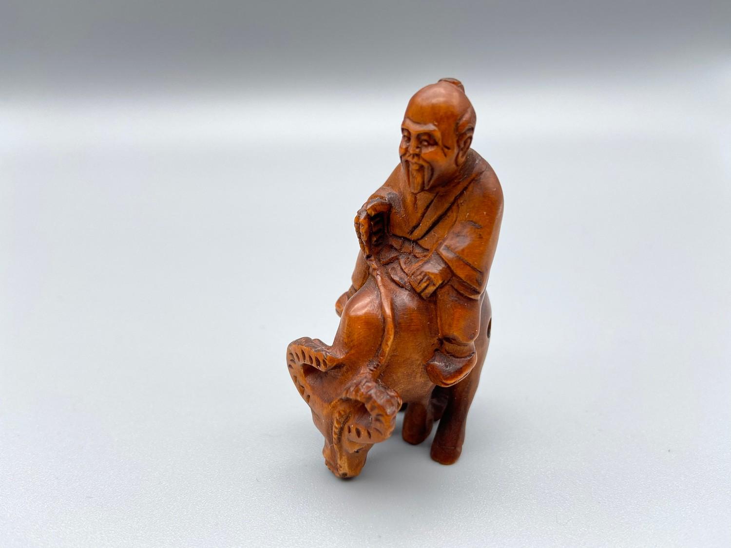 Japanese hand carved netsuke of a gentleman riding an ox, signed by the artist [5.2cm] - Image 3 of 5