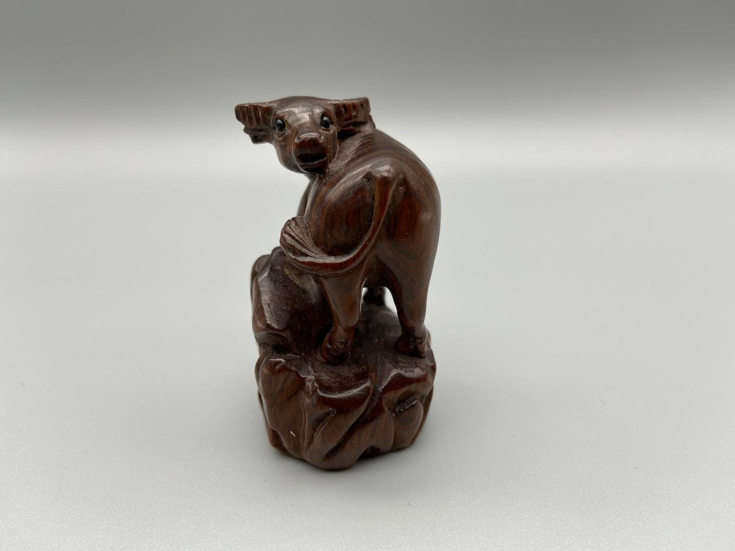 Japanese hand carved netsuke of an Ox detailed with black bead eyes, signed by the artist [5cm] - Image 2 of 5