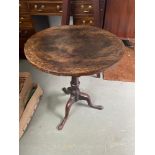 A Georgian single pedestal side table.