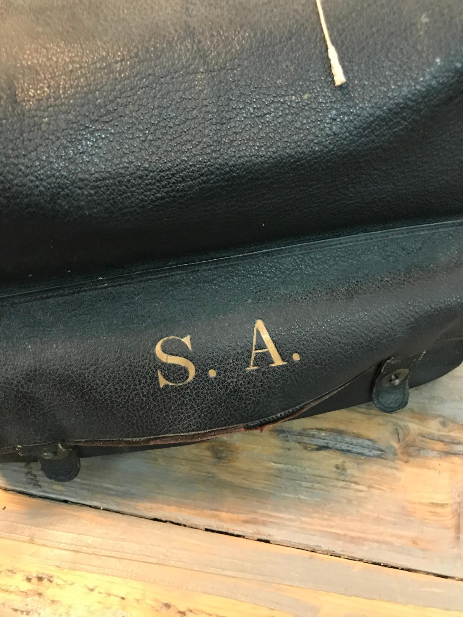 Antique leather Doctors bag showing Initials 'S.A' impressed to the front. Has a Blue/Purple silk - Image 2 of 3