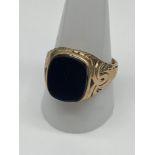 Antique Gent's 9ct gold signet ring. [Weighs 6.89 grams] [Ring size V]
