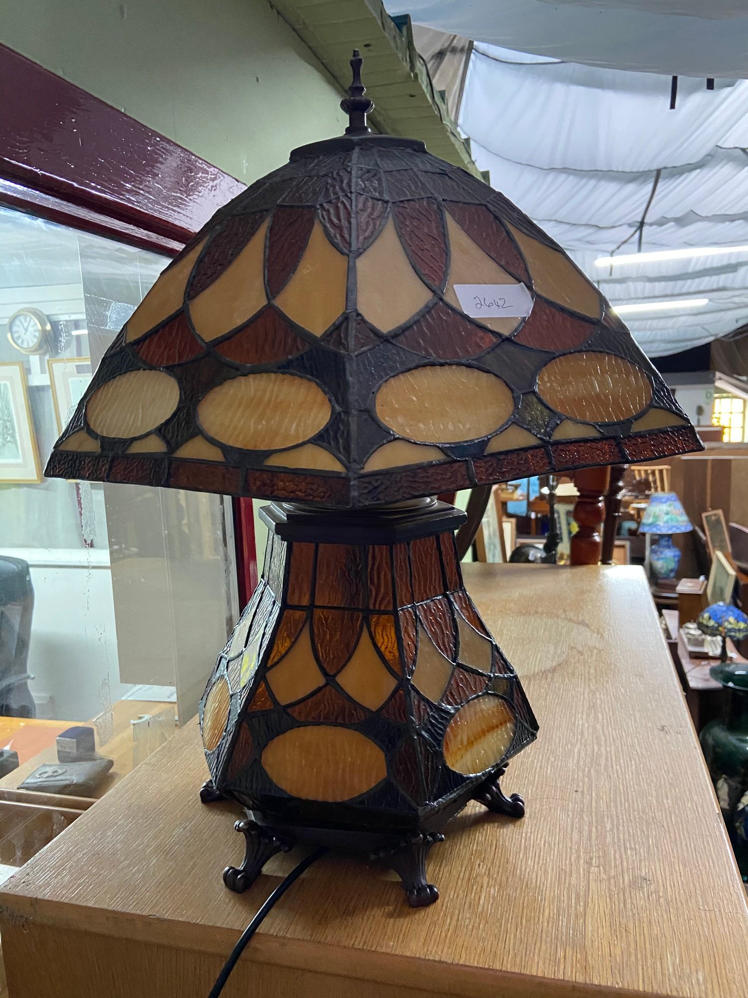 A Vintage beautifully designed Tiffany style Marrakesh table lamp. In a working condition.