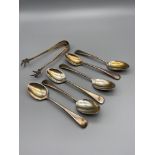 A set of 6 Birmingham silver tea spoons and matching sugar tongs. Maker Gorham Manufacturing Co.