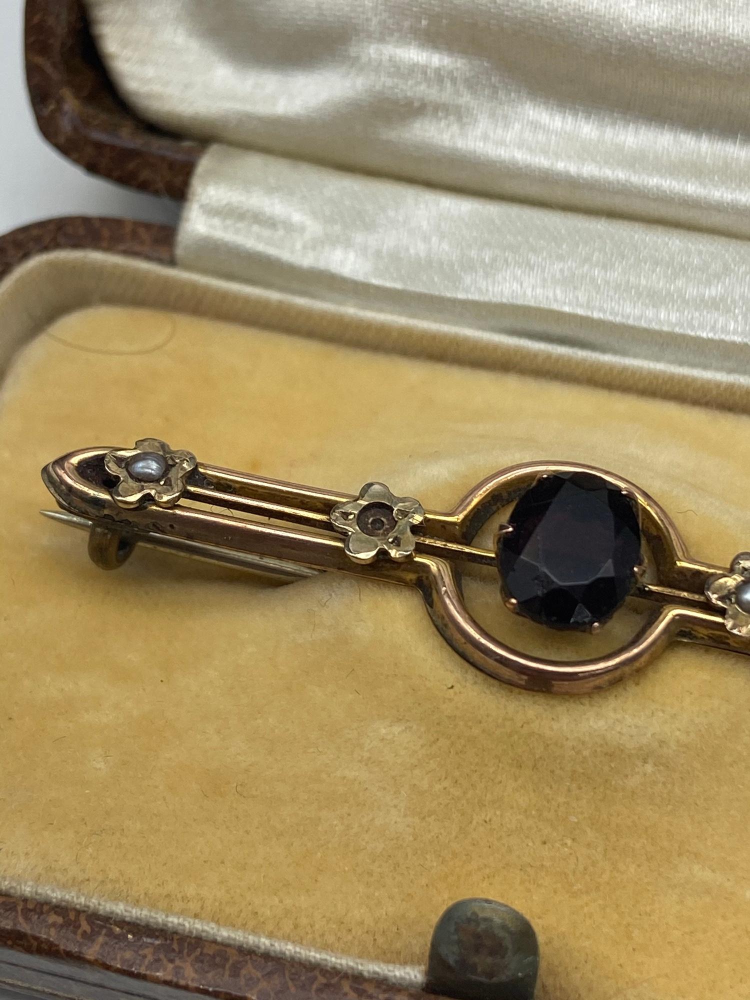 A Ladies antique 9ct gold bar brooch set with three seed pearls [one missing] and a large Amethyst - Image 3 of 5