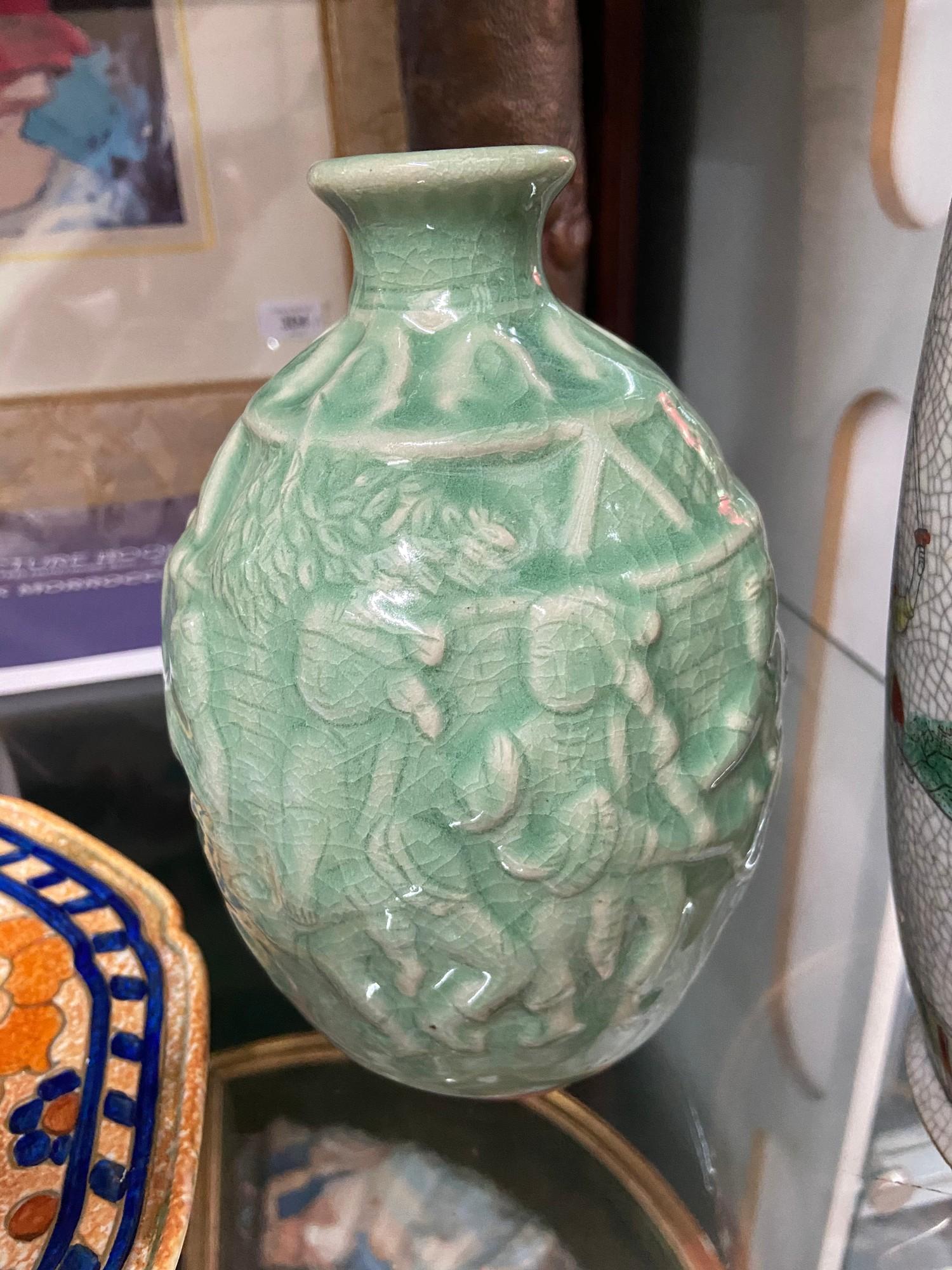 Chinese Chenghua Nian Zhi brown etched marking vase. Designed with hand painted warrior figures - Image 2 of 4