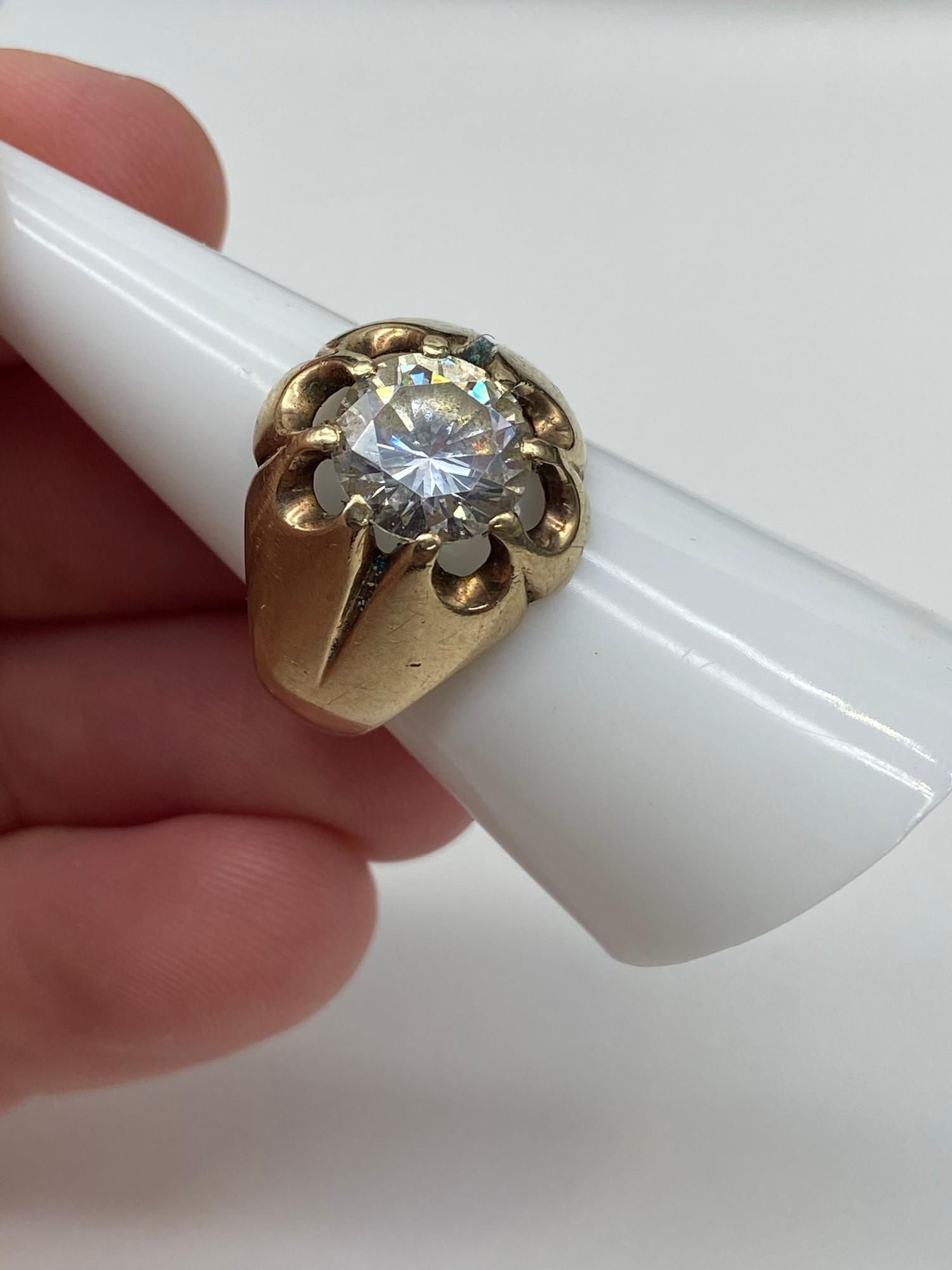 A Gents Antique 9ct gold ring set with a large clear glass stone. [7.21 grams] [Ring size N] - Image 2 of 4