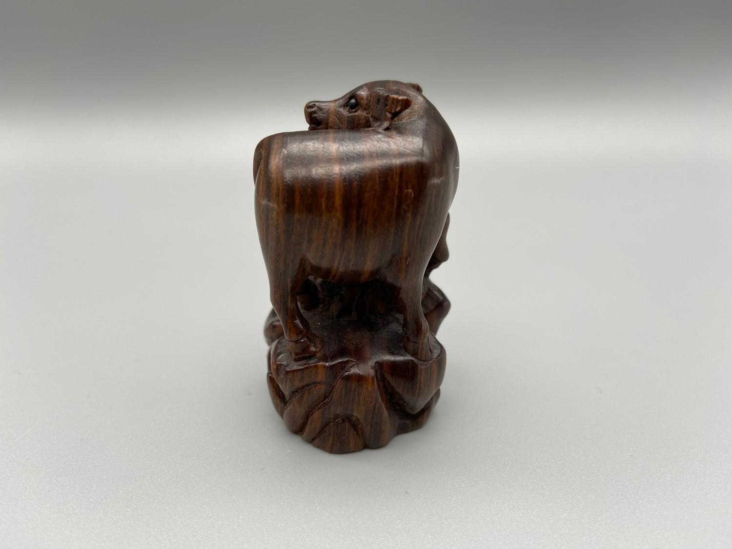 Japanese hand carved netsuke of an Ox detailed with black bead eyes, signed by the artist [5cm] - Image 3 of 5
