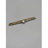 Early 20th century Cultured pearl 15ct gold bar brooch. [3.6grams]