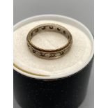 Antique ladies 9ct white & yellow gold band ring. Designed with clear stones. Ring size S. [3.65