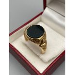 Antique Gentleman's 18ct gold signet ring set with a large blood stone. Ring size T. [12.40Grams]