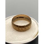 A Gents 9ct gold wedding band. [4.87grams] Ring size R 1/2.