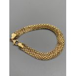 A Ladies 9ct gold link bracelet. [4.83grams]