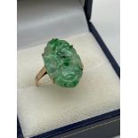 Antique 9ct gold ladies ring set with a piece of hand carved jade. Ring size M 1/2. [Weighs 2.