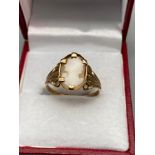 A Ladies 9ct gold cameo ring. [Ring size R][2.28GRAMS]