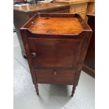 A Georgian pedestal wash stand designed with single drawer and door.