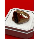 A Gent's 9ct gold and black onyx signet ring. [5.74grams] [Ring size O]