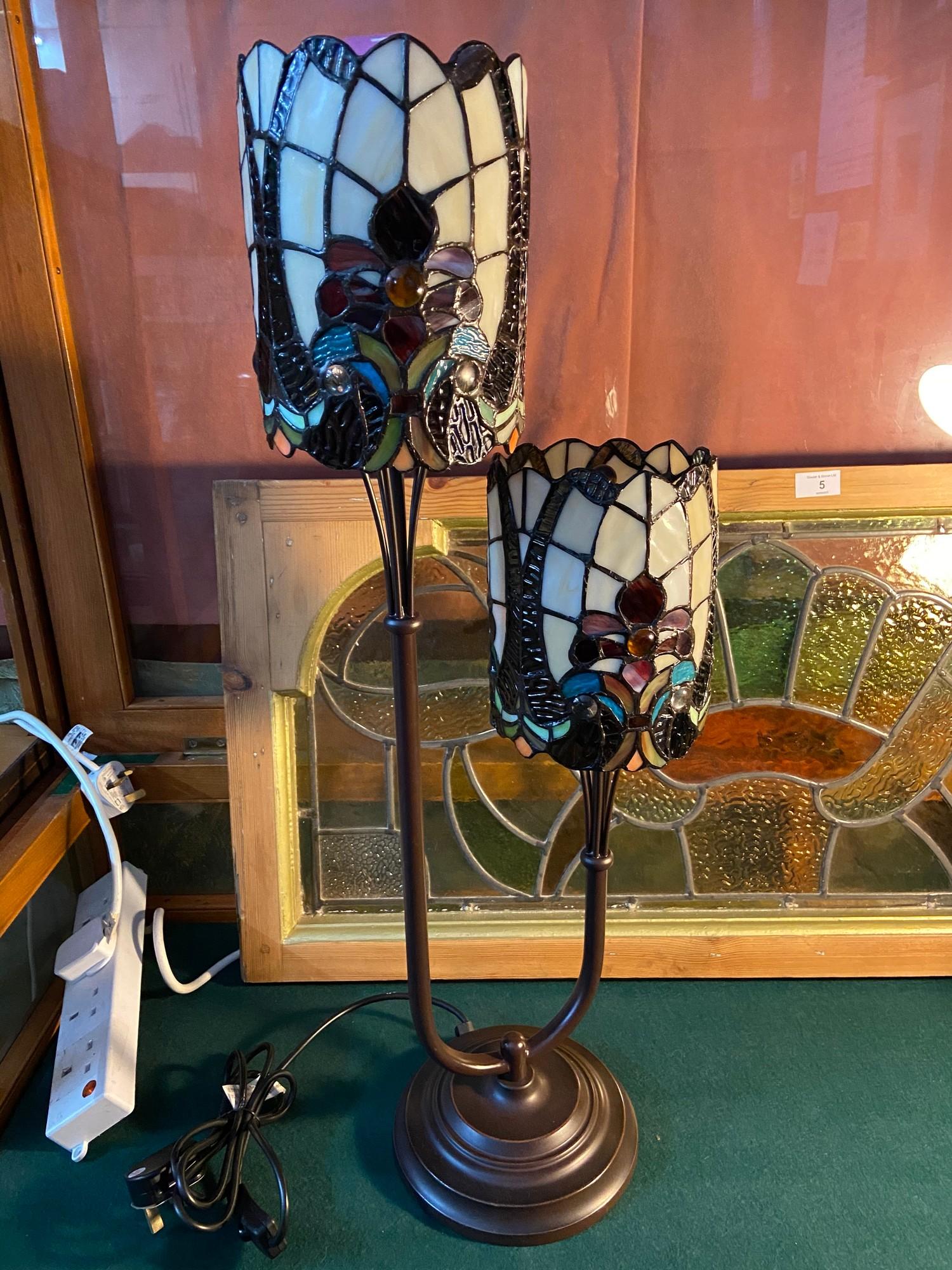 A Two tier Tiffany style table lamp. In a working condition. [74cm height] - Image 3 of 3