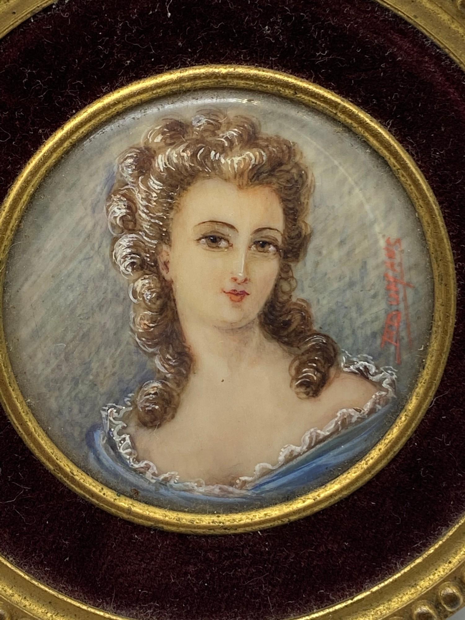 A Late 18th/ Early 19th century miniature portrait painting of a lady. Signed R Dumans. Fitted - Image 3 of 5