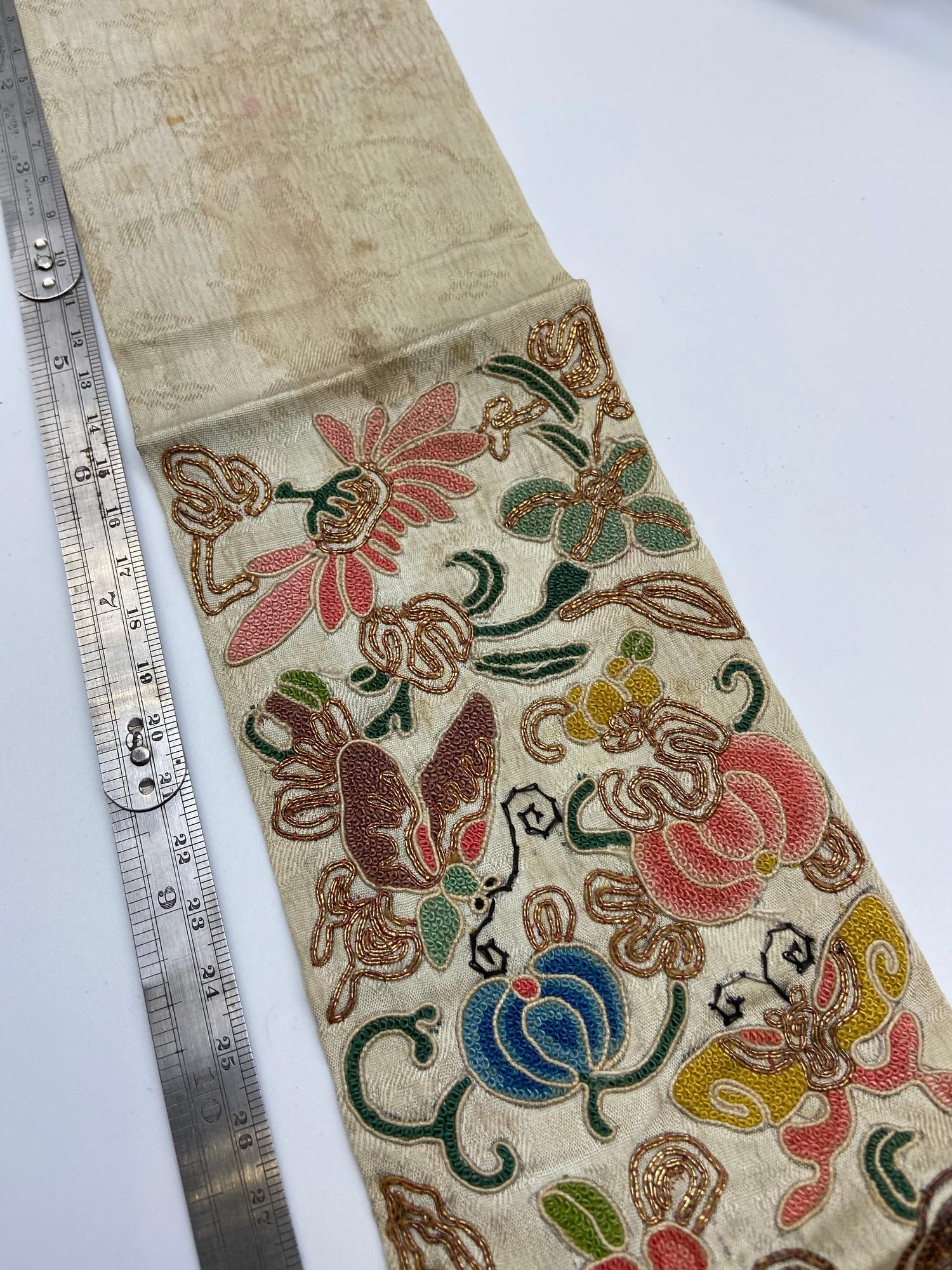 A 19th century Chinese silk tapestry sash/ table centre piece. [83cm length] - Bild 5 aus 8