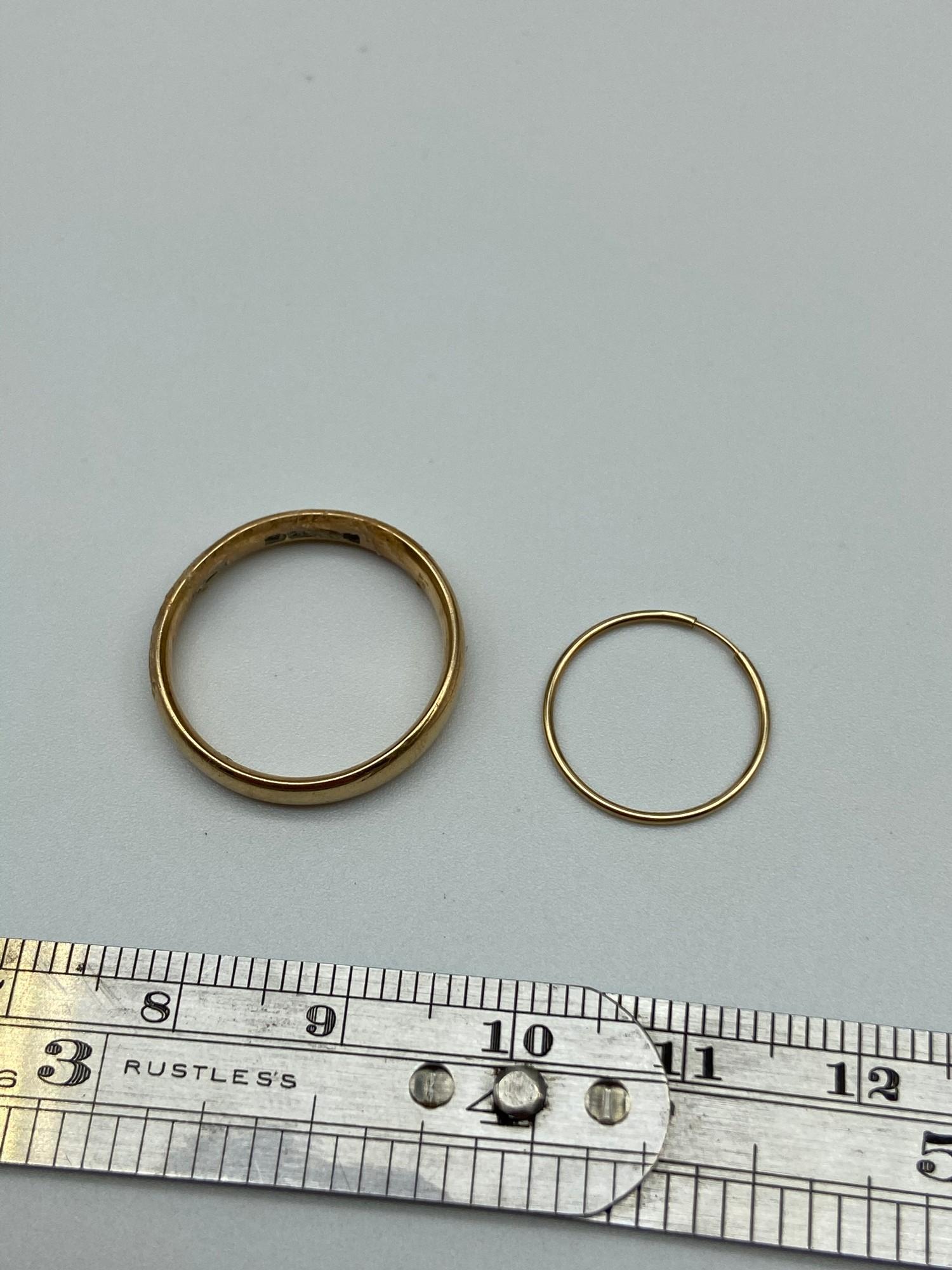 A Gents 18ct gold wedding band [Ring size O] [Weighs 3.60grams] Together with a 9ct gold hoop