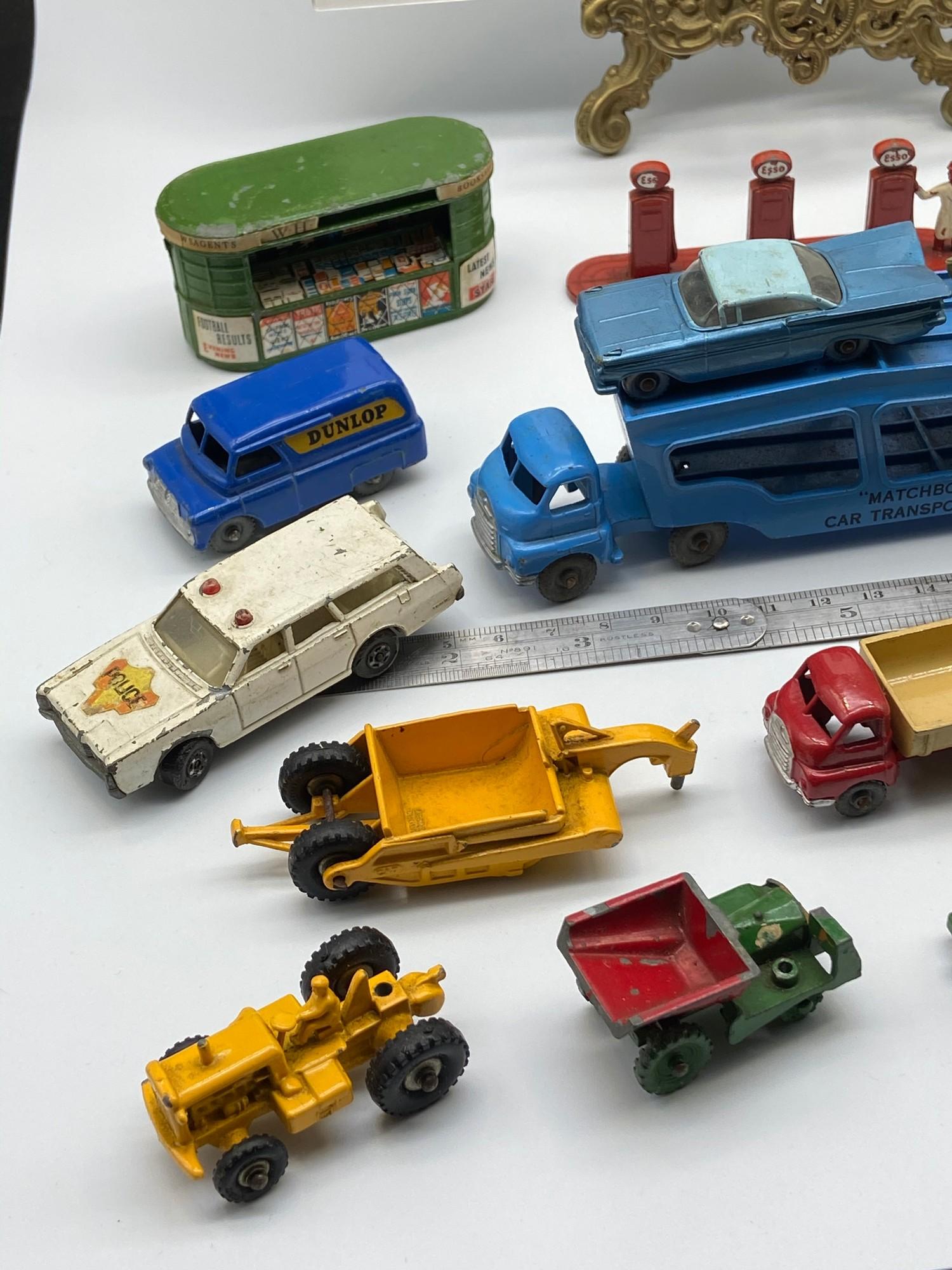 A Collection of vintage Matchbox Lesney Diecast models to include Newsagent stand and Esso fuel - Image 5 of 5