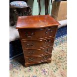 A Reproduction four drawer bow front chest of drawers. [74x46x36cm]