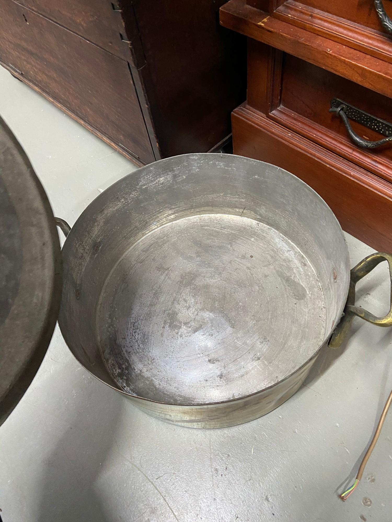 A Large ships cooking pot with lid, Made with large brass handles and copper base. [58cm wide handle - Image 2 of 3