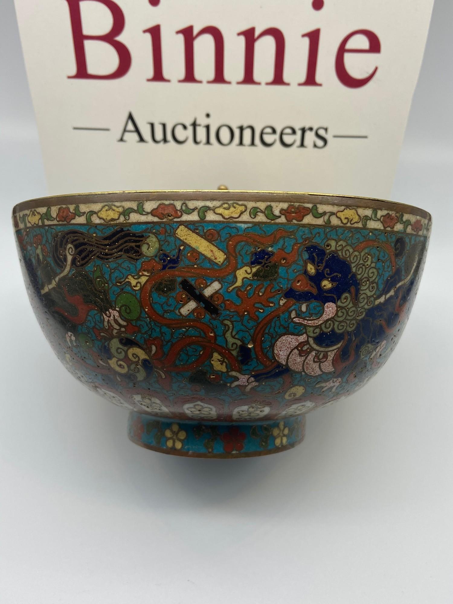 A Chinese cloisonnï¿½ bowl, Ming dynasty, decorated to the exterior with four Buddhist lions amid - Bild 6 aus 10