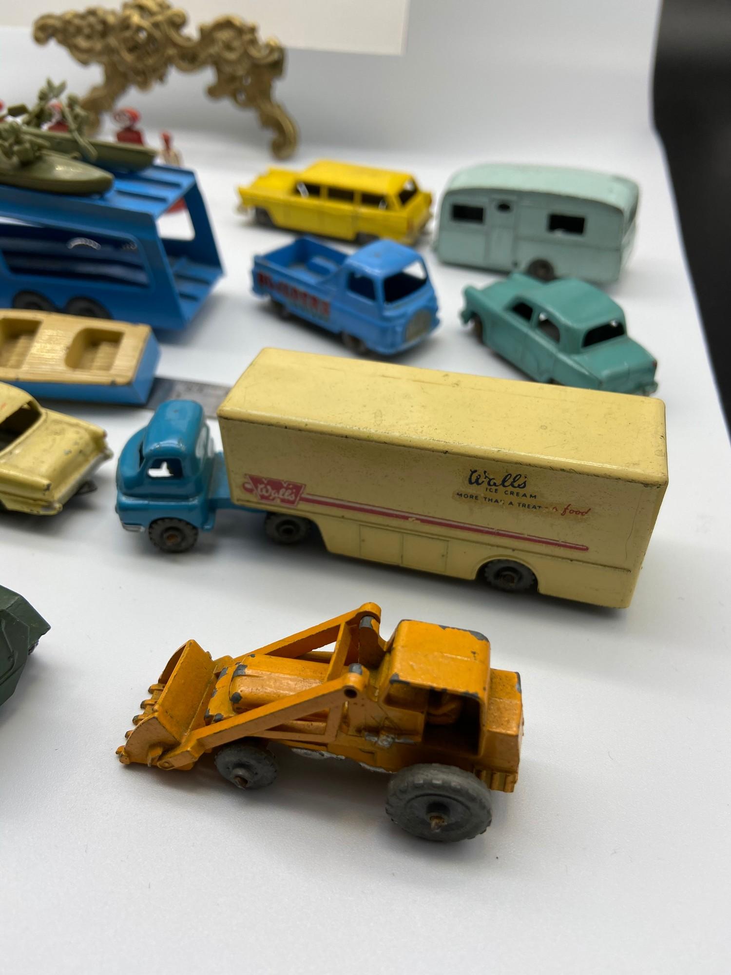 A Collection of vintage Matchbox Lesney Diecast models to include Newsagent stand and Esso fuel - Image 2 of 5