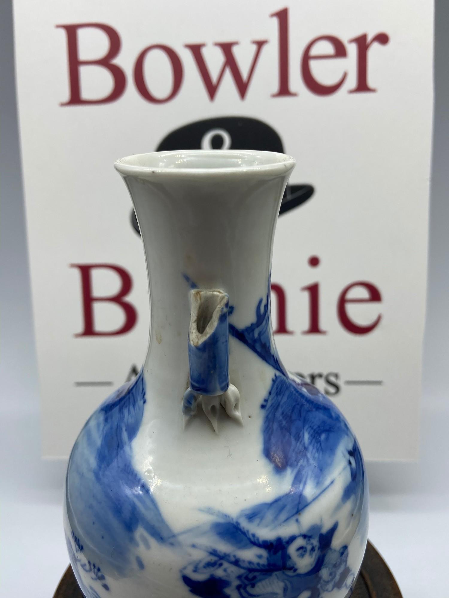 A 19th century Chinese blue and white vase. Together with a Japanese hardwood stand. [Vase 15cm - Bild 7 aus 11