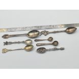 A Lot of 7 various silver tea and condiment spoons.