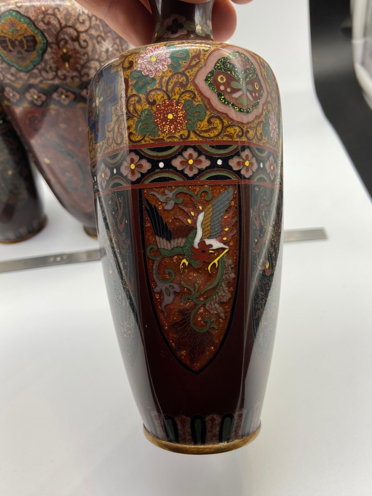 A Lot of three matching Oriental Cloisonnï¿½ vases, All depicting Phoenix and dragon designs. - Bild 5 aus 8