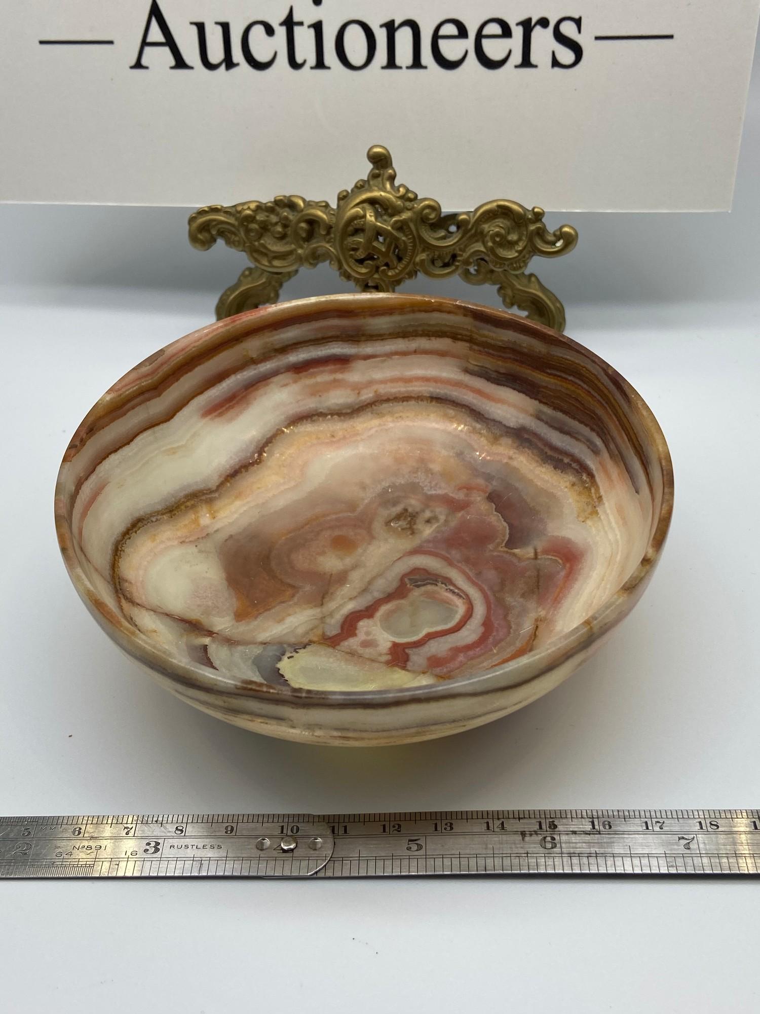 A 19th century Chinese Agate/ Onyx serving bowl. [4.5x12.8x12.8cm]