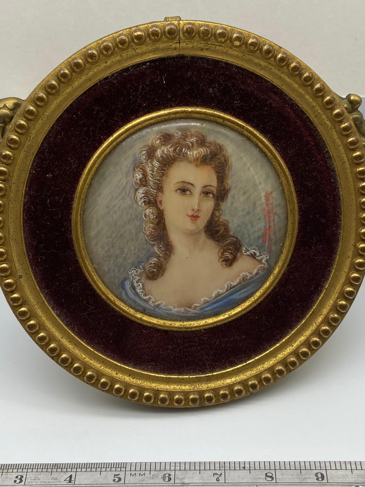 A Late 18th/ Early 19th century miniature portrait painting of a lady. Signed R Dumans. Fitted - Image 2 of 5