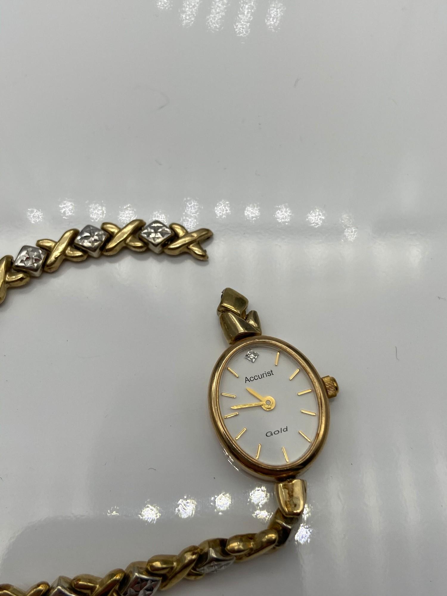 A Ladies 9ct gold Accurist Gold watch with 9ct gold bracelet. Bracelet link damaged. [12 grams] - Image 2 of 4
