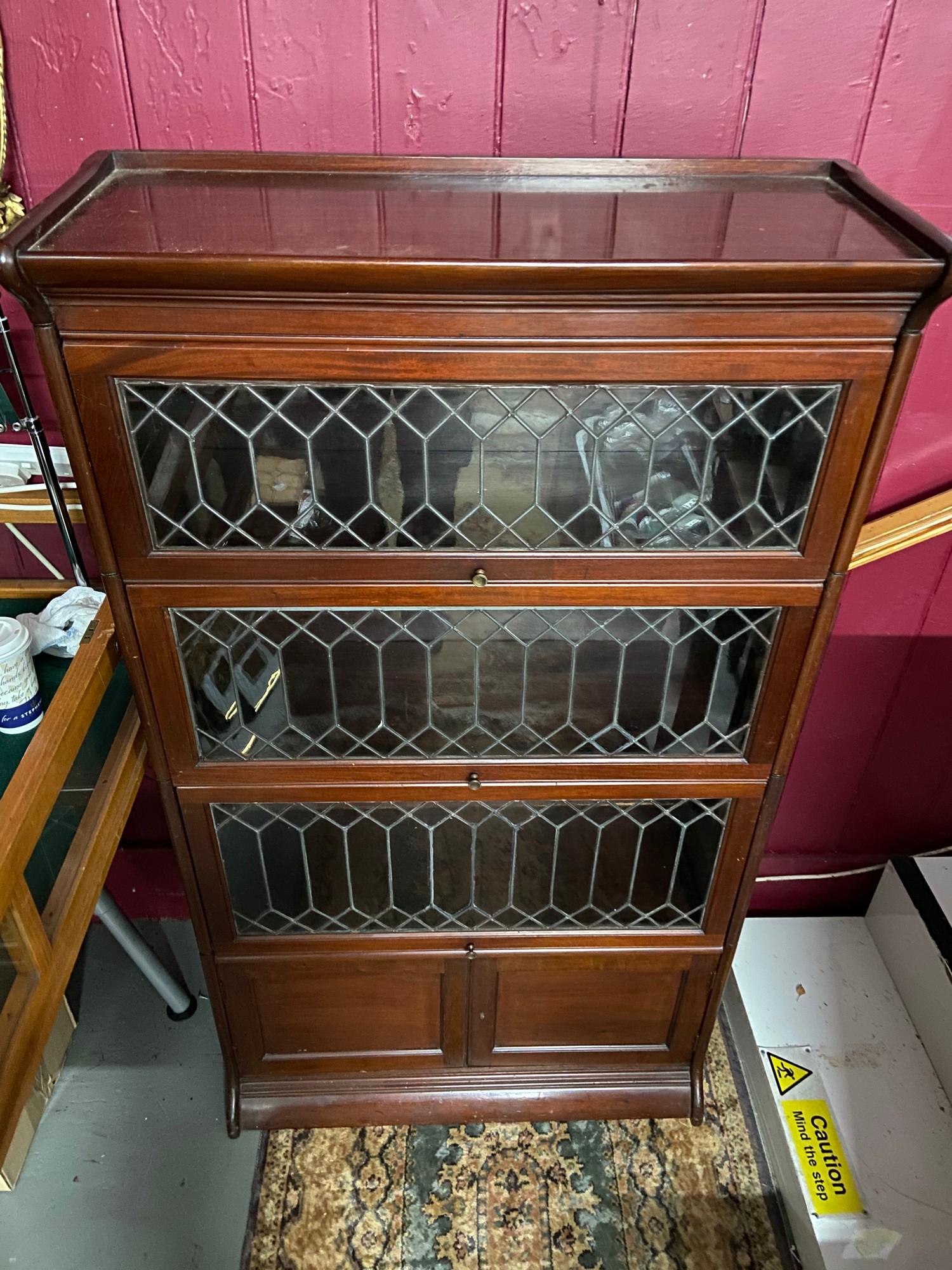 A Four section barristers bookcase designed with lead and glass lift up section doors. [155x87x35cm] - Image 2 of 4