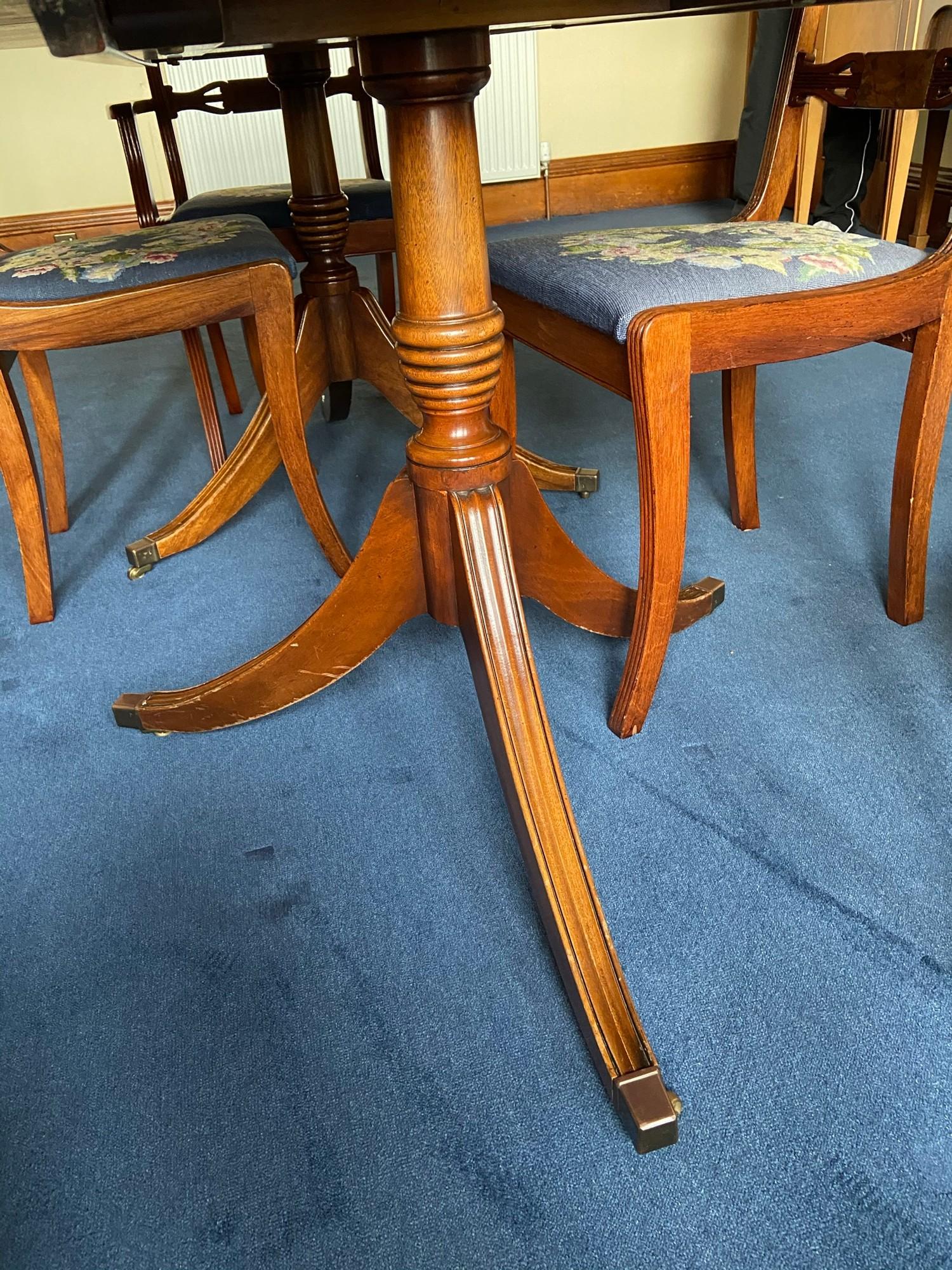 Antique mahogany dining table with single leaf, two chairs and matching two carvers - Image 2 of 6