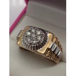 A Gent's 9ct gold College style ring set with 7 diamonds. 0.42CT Diamonds in total. Ring size U