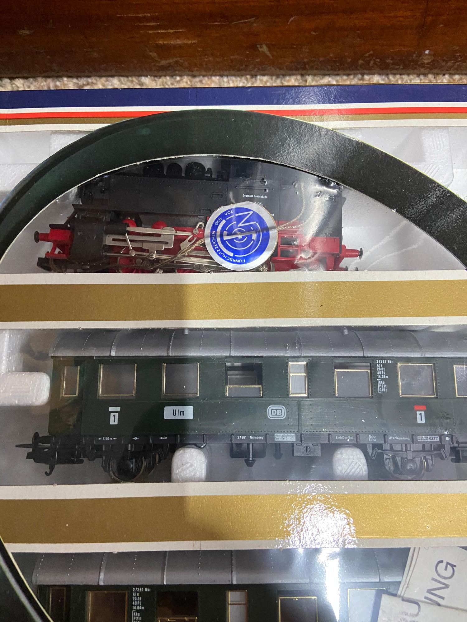 Lima Models Golden Series train set with box. - Image 3 of 4