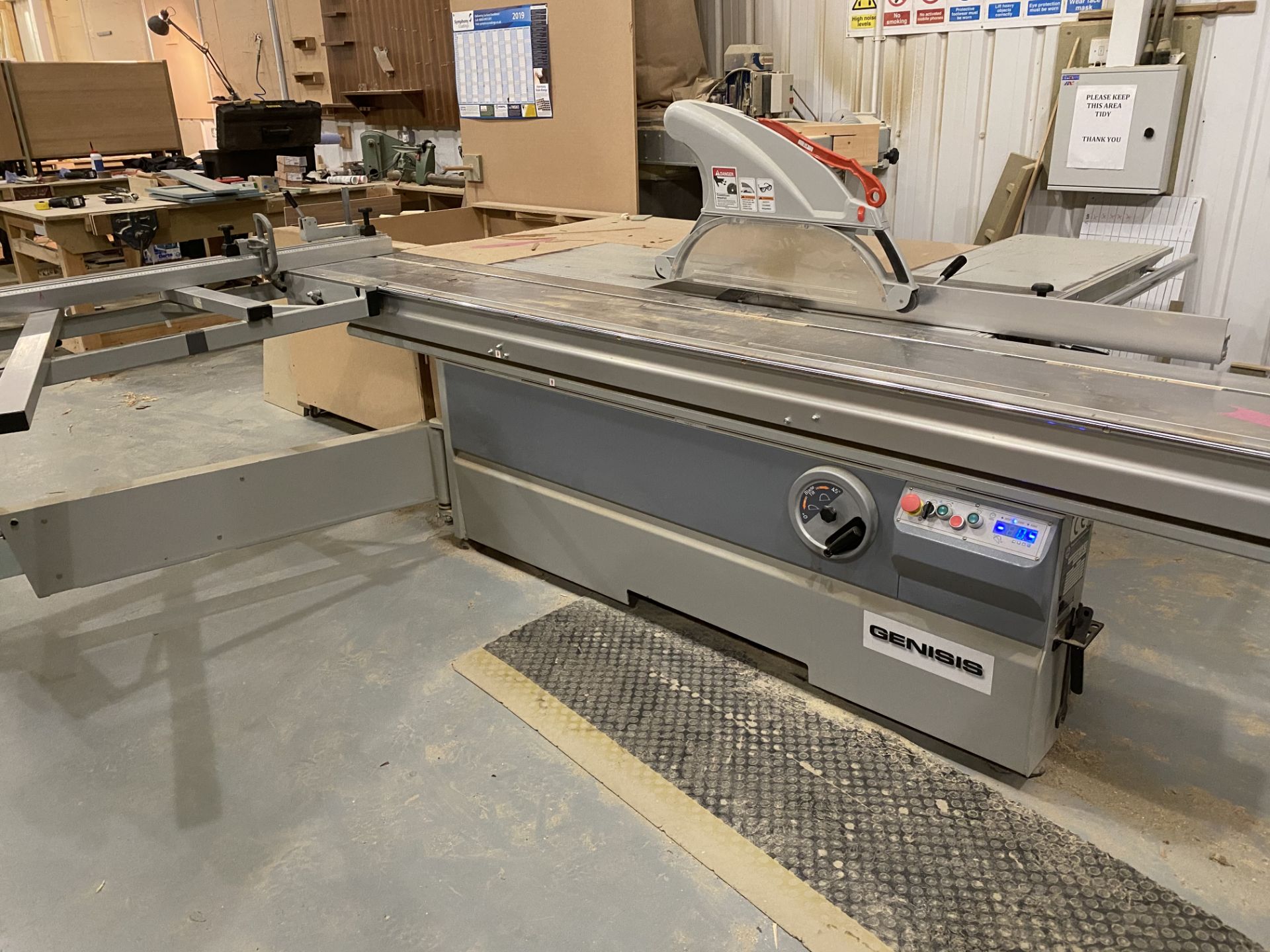 (2015) Gensis Type P-32 Panel Saw