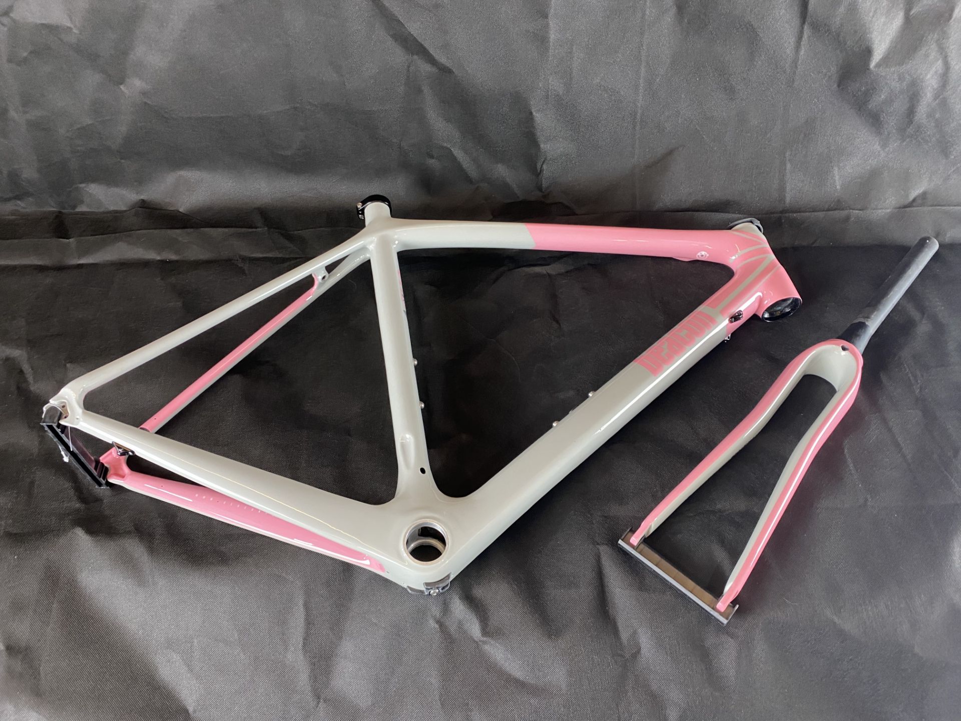 1 x Beacon Model BF-70, Size 540, Carbon Fibre Bike Frame in Grey & Pink.