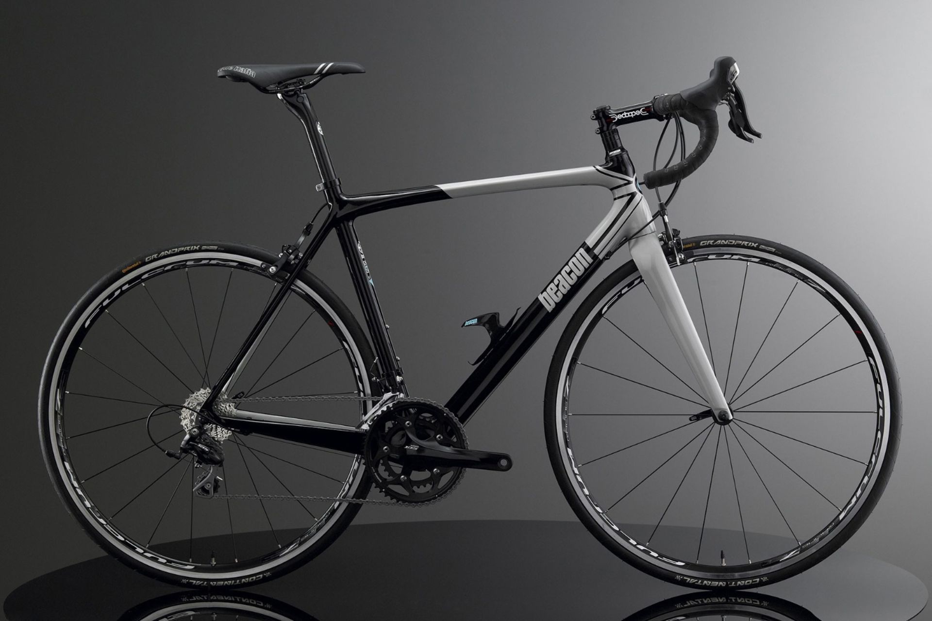 1 x Beacon Model BF-70, Size 520, Carbon Fibre Bike Frame in Black & Light Grey. - Image 2 of 3