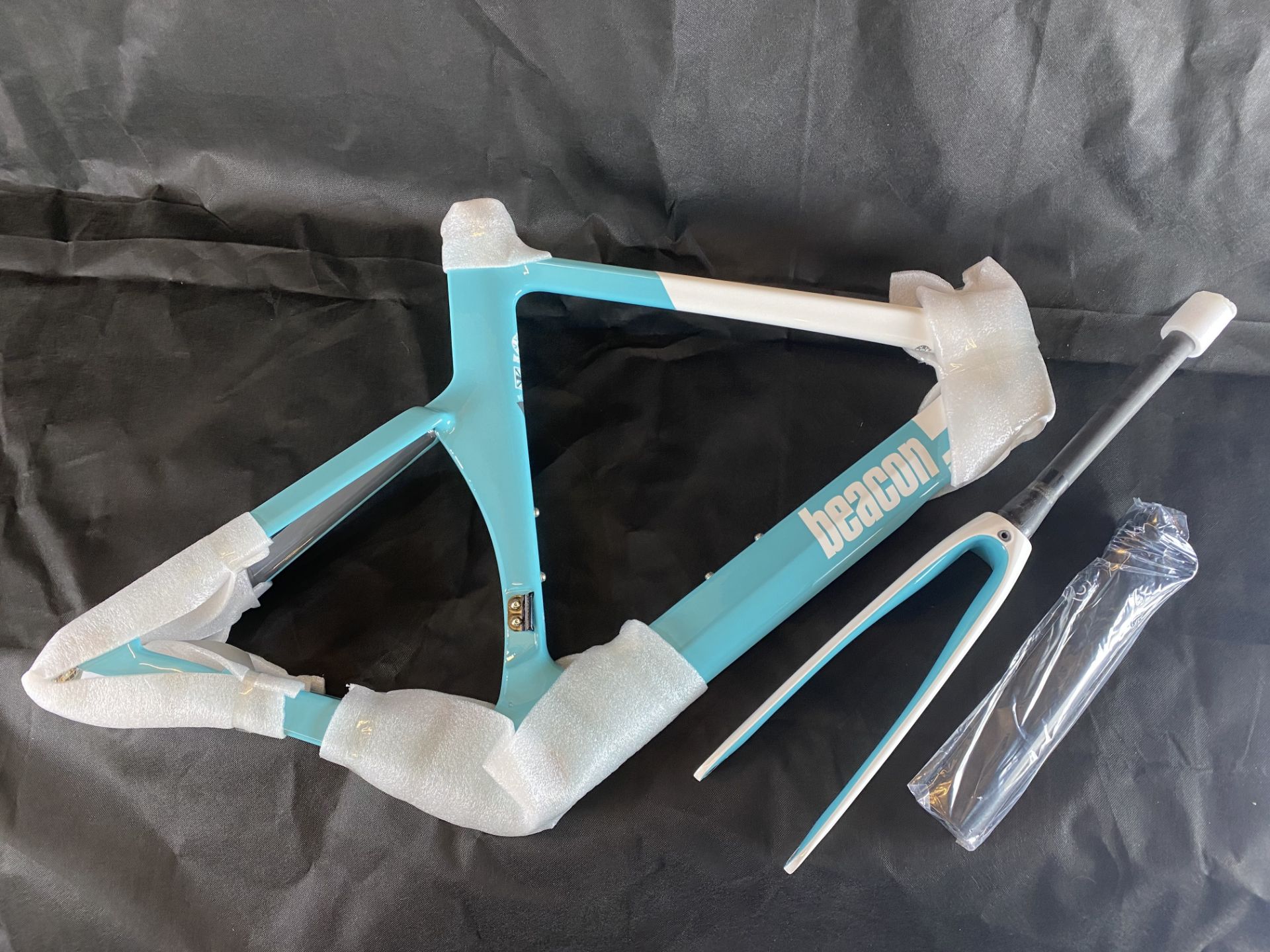 1 x Beacon Model BF-55, Size 580, Carbon Fibre Bike Frame in Blue & White.