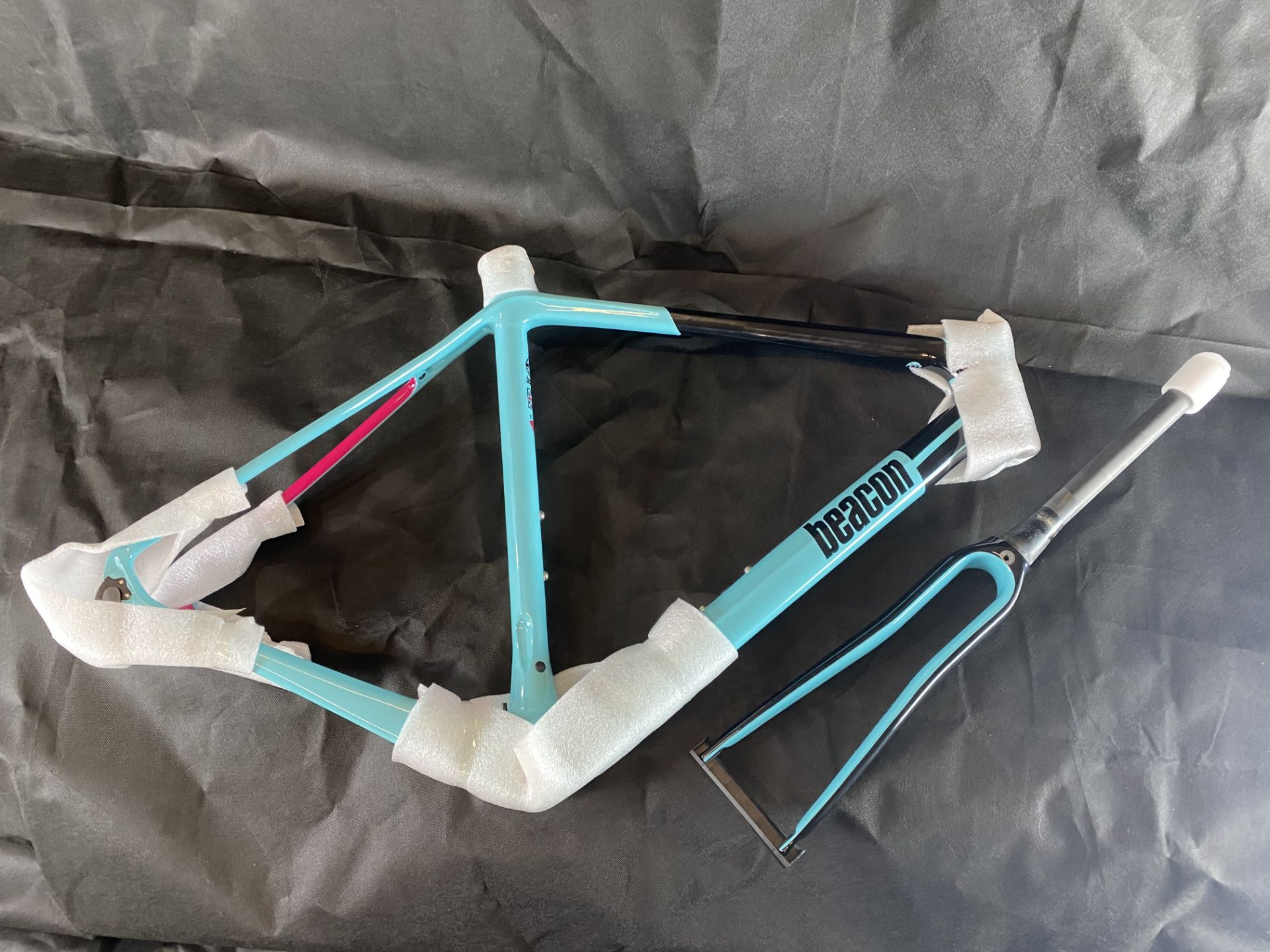 1 x Beacon Model BF-100, Size 570, Carbon Fibre Bike Frame in Black & Blue.