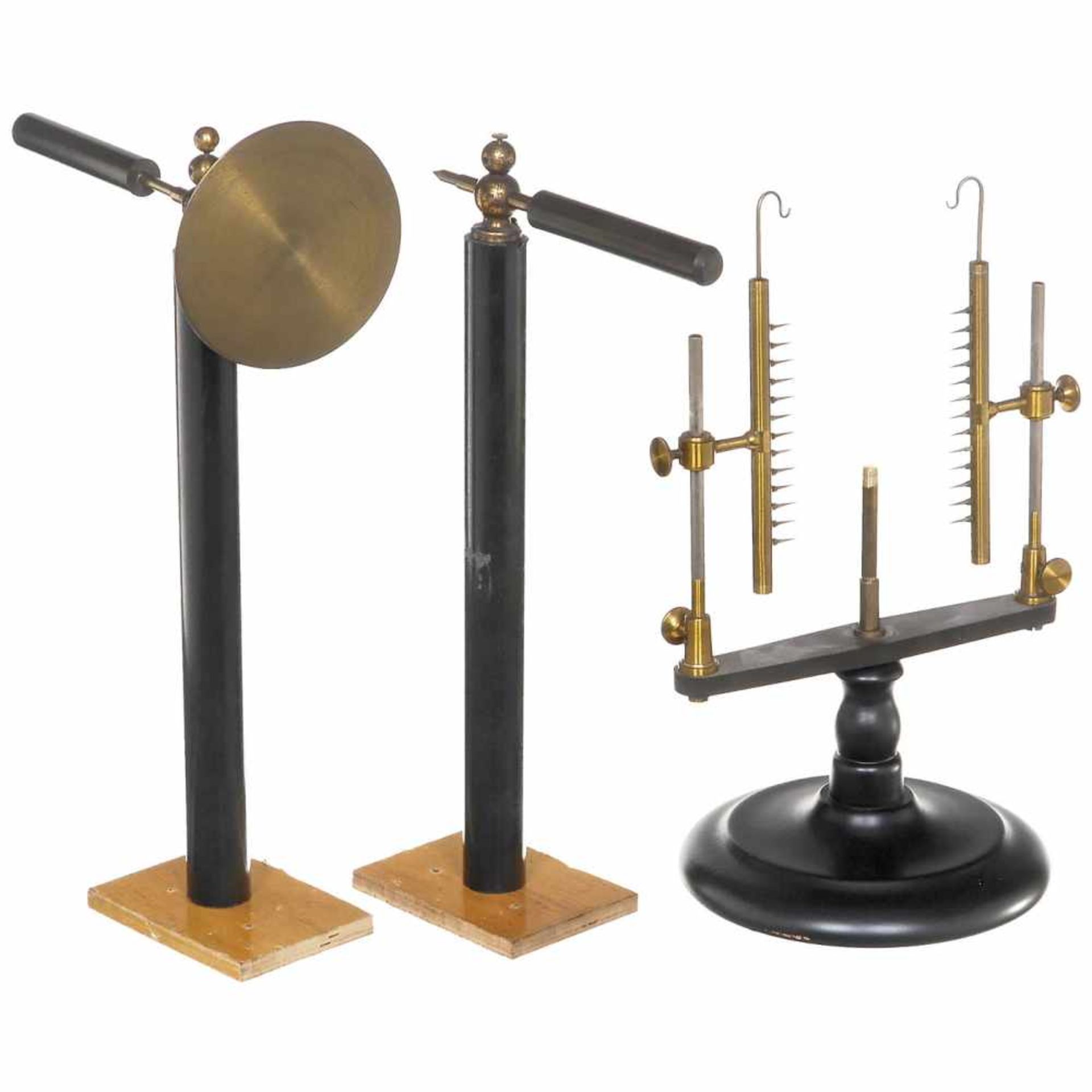 Electrostatic Experiment Devices, c. 19201) 3 dischargers with ebonite handles, one with hinge. - 2) - Bild 3 aus 6